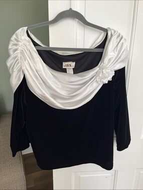 J.B.S. Ltd. 3X Black Velvet Top White Satin Collar